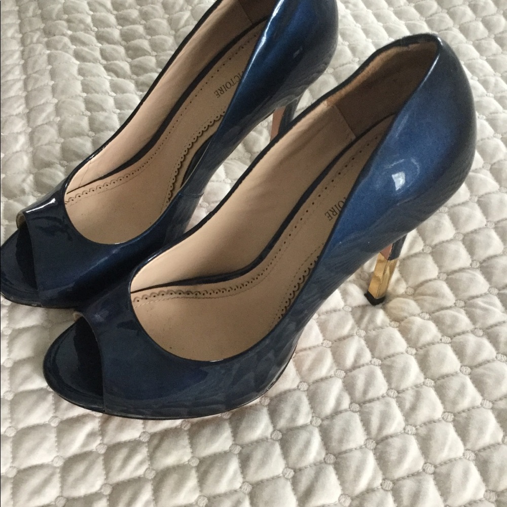 NEW Pour La Victoire Black Patent Leather Platform Loafer Heels CASE Size 7.5M